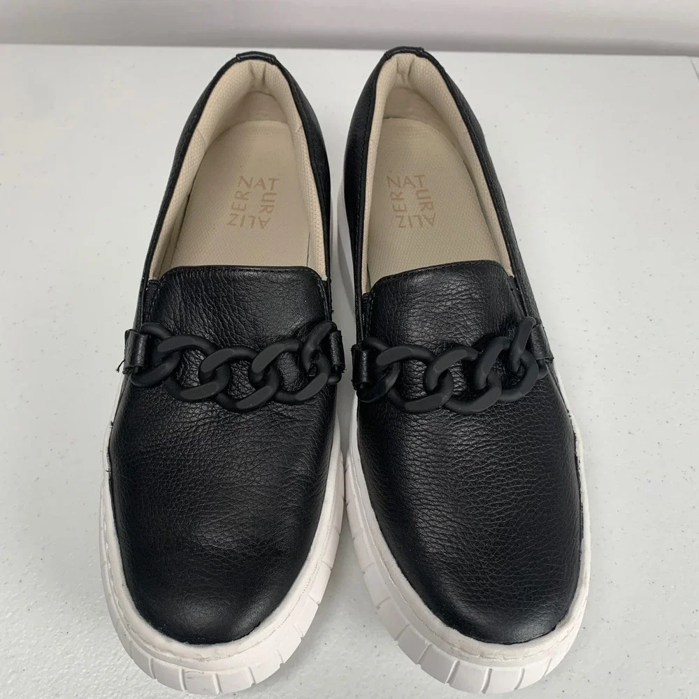 Naturalizer Daphne Black Platform Loafers Chain Accent Size 9.5